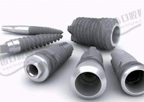 广州牙德堡口腔张兴博士亲诊：半口种植牙2万元起当天戴牙吃饭，即刻负重不遭罪！